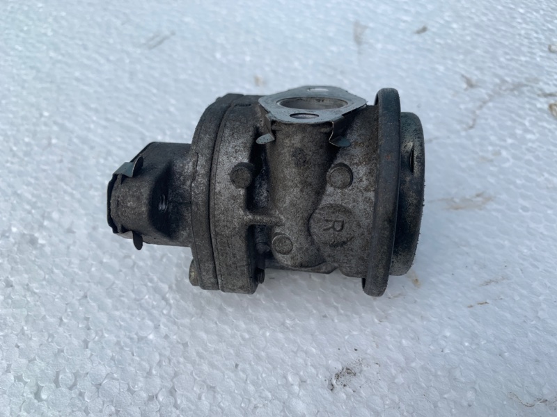 Клапан воздушный правый LEXUS GX470 02-09 Внедорожник 2UZFE 25720-50010 Б/У