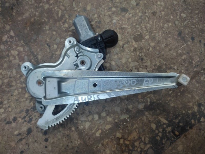 Запчасть стеклоподъемник задний левый TOYOTA AURIS 06-12 69804-12180 Б/У Стеклоподъемник задний левый TOYOTA AURIS 06-12 69804-12180 Б/У