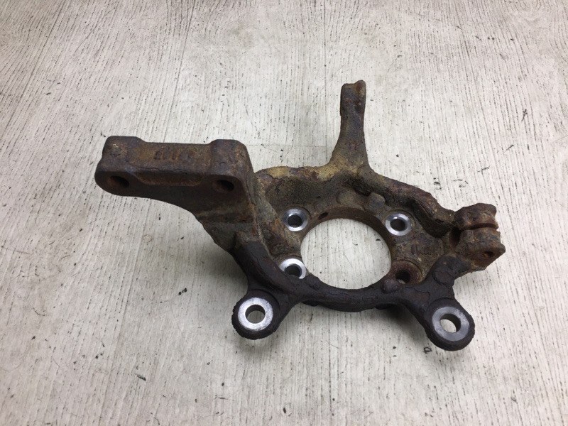 Кулак поворотный передний правый NISSAN NV200 USA 13- 2020 M20XUS 2.0 MR20DE 40014-1KA1A Б/У