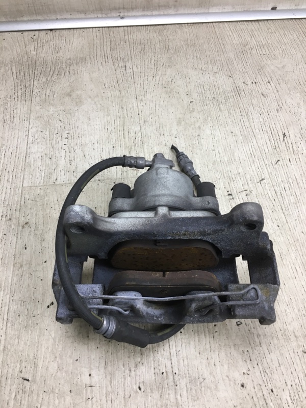 Суппорт тормозной передний левый PASSAT B7 11-15 2012 A32 2.5 CBUA