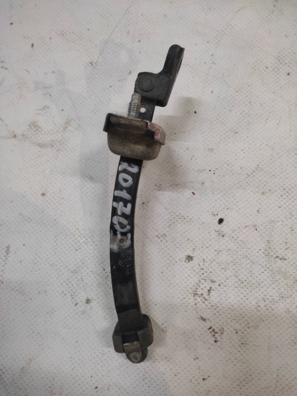 Ограничитель двери задний правый CAMRY 40 06-11