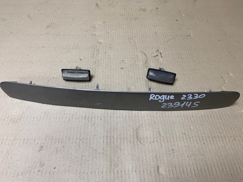 Панель подсветки номера NISSAN ROGUE 08-15 2009 Внедорожник 2.5 QR25DE 84810-JM00C Б/У