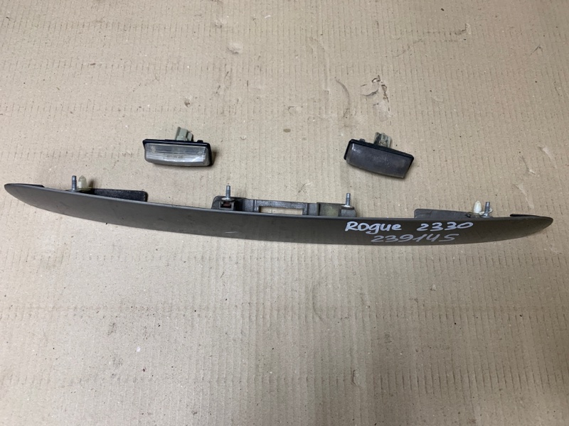 Панель подсветки номера ROGUE 08-15 2009 Внедорожник 2.5 QR25DE