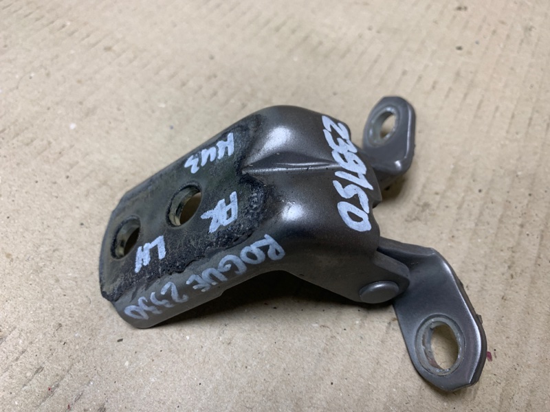 Петля двери нижняя передняя левая NISSAN ROGUE 08-15 2009 Внедорожник 2.5 QR25DE 82421-4P00A Б/У