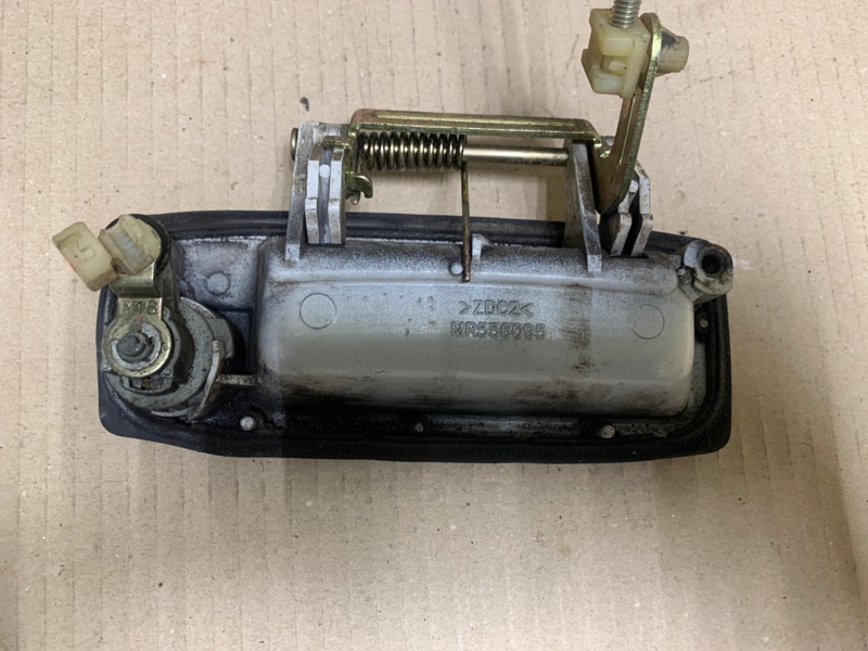 Ручка двери багажника OUTLANDER 03-07 2002 Внедорожник 2.4 4G64