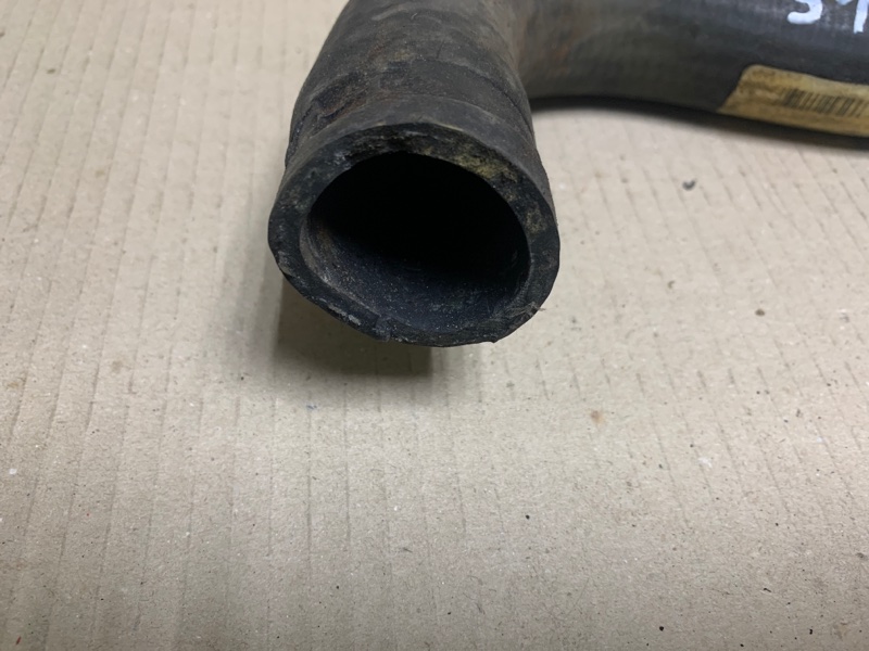 Патрубок системы охлаждения OUTLANDER 03-07 2002 Внедорожник 2.4 4G64