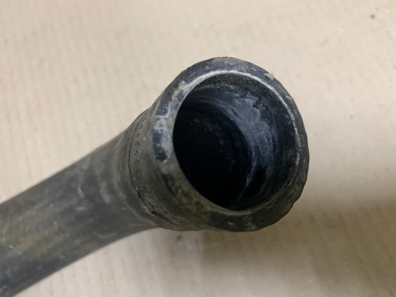 Патрубок системы охлаждения OUTLANDER 03-07 2002 Внедорожник 2.4 4G64