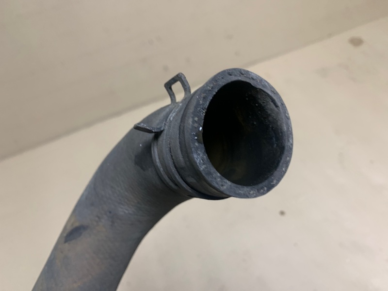 Патрубок системы охлаждения OUTLANDER 03-07 2002 Внедорожник 2.4 4G64