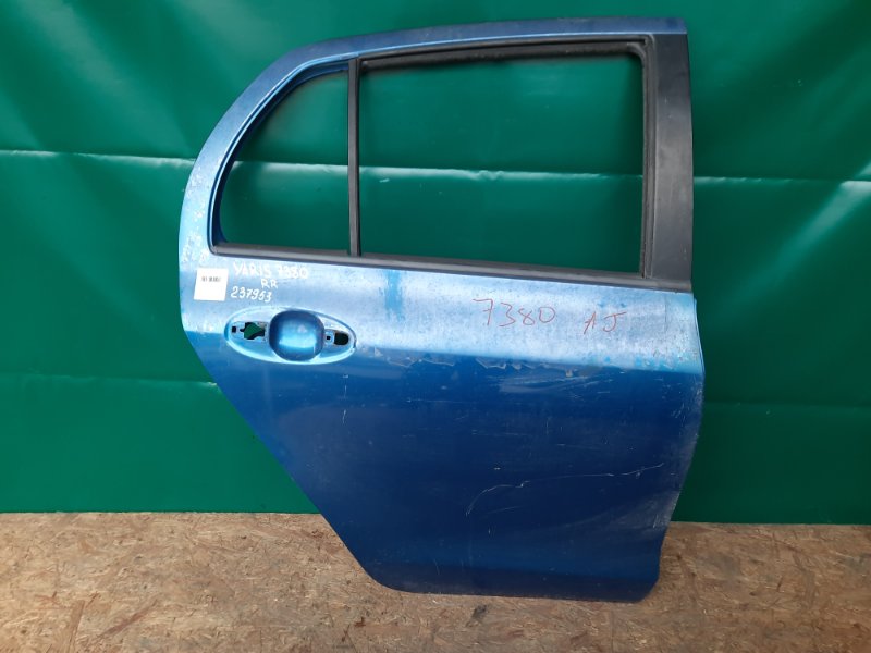 Дверь задняя правая TOYOTA YARIS 05–11 2008 Хэтчбек 1.5 1NZ-FE 67003-52323 Б/У