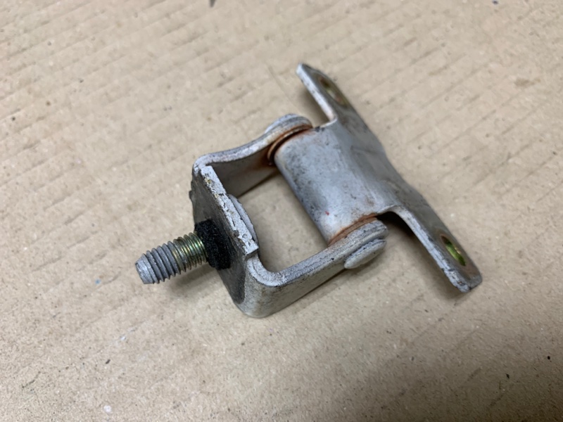 Петля крышки багажника правая MITSUBISHI OUTLANDER 03-07 Внедорожник 2.4 4G64