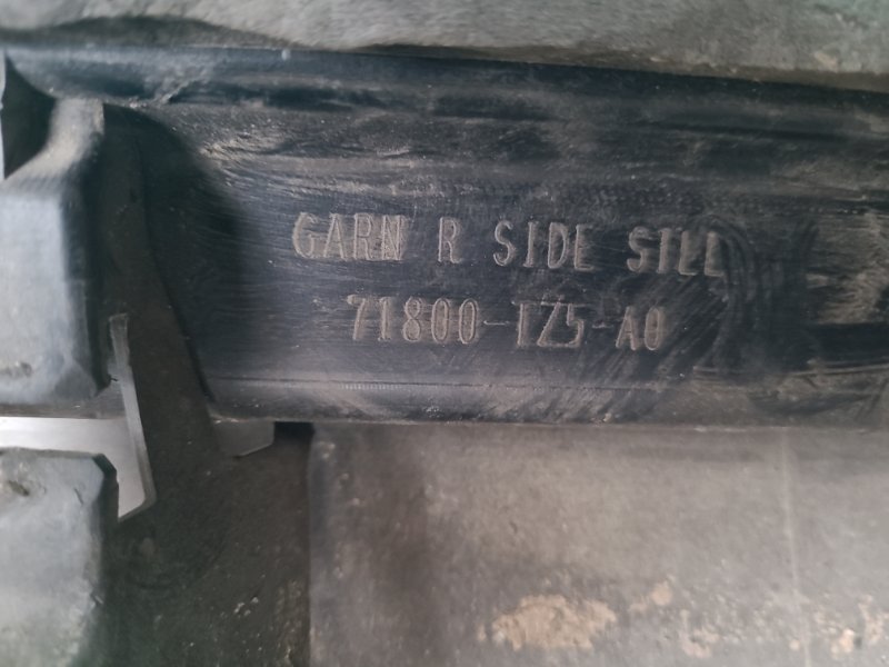 Накладка порога наружная правая MDX (YD3) 13-21 2014 Внедорожник 3.5 J35Y5