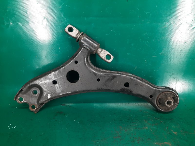 Рычаг передней подвески нижний правый CAMRY 30 02-06 2005 Седан 2.4 2AZFE