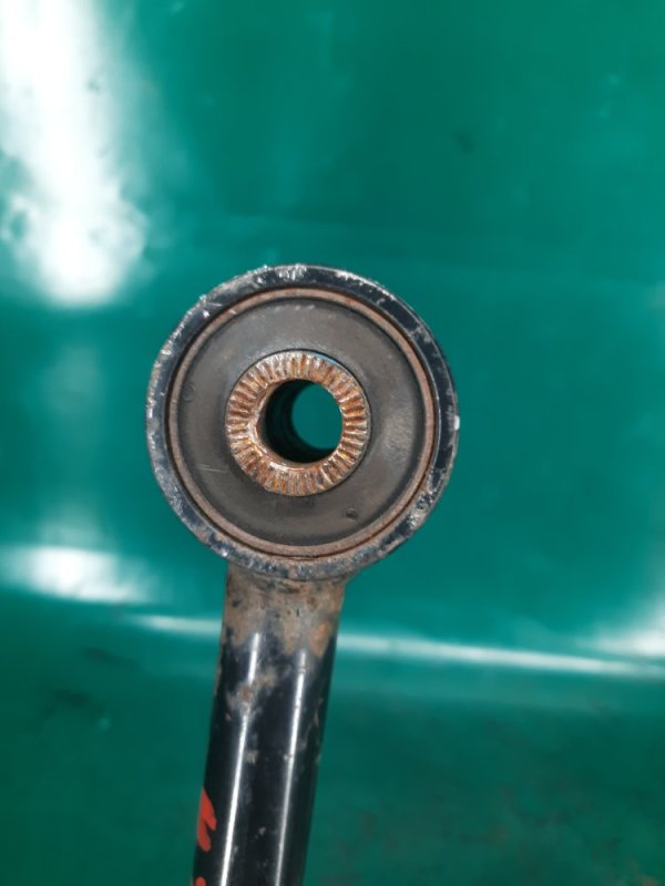 Цапфа задняя левая GS350 GS300 05-11 2009 Седан 3.5