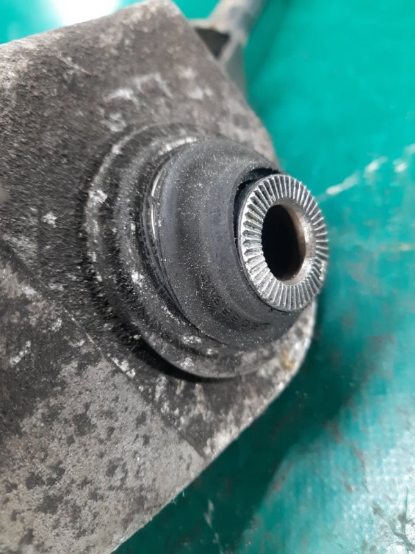 Цапфа задняя правая GS350 GS300 05-11 2009 Седан 3.5 Цапфа задняя правая GS350 GS300 05-11 2009 Седан 3.5