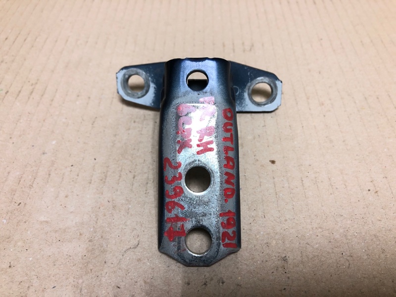 Петля двери верхняя передняя правая MITSUBISHI ASX / OUTLANDER SPORT 10-21 2012 Внедорожник 2.0 5702A006 Б/У