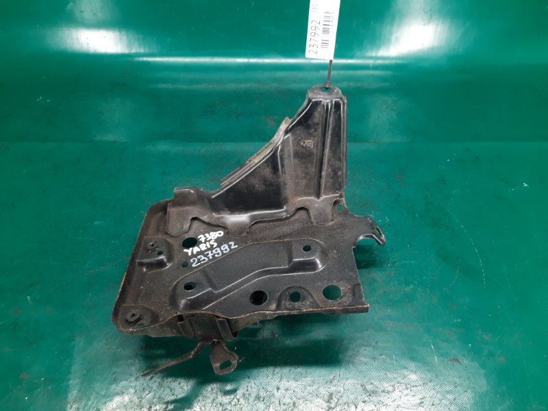 Запчасть полка аккумулятора TOYOTA YARIS 05–11 2008 Хэтчбек 1.5 1NZ-FE 74410-52020 Б/У Полка аккумулятора TOYOTA YARIS 05–11 2008 Хэтчбек 1.5 1NZ-FE 74410-52020 Б/У