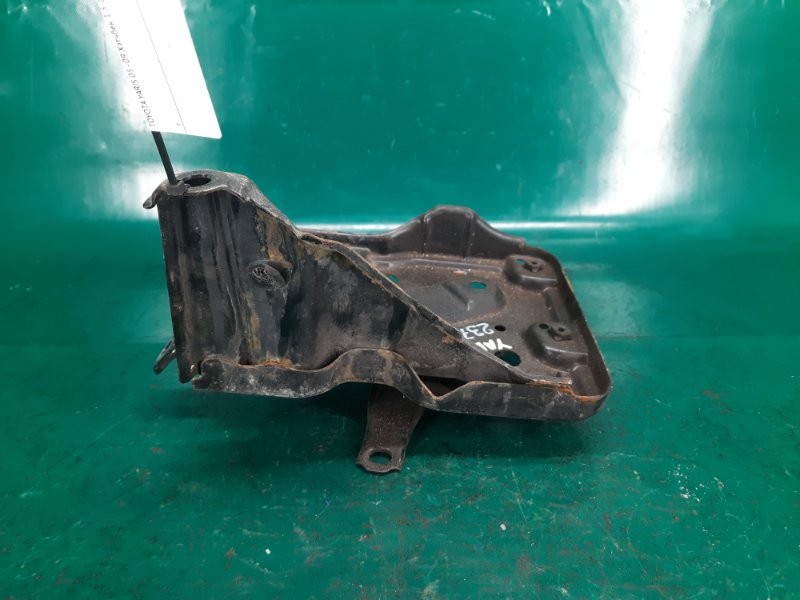Полка аккумулятора TOYOTA YARIS 05–11 Хэтчбек 1.5 1NZ-FE Полка аккумулятора TOYOTA YARIS 05–11 Хэтчбек 1.5 1NZ-FE
