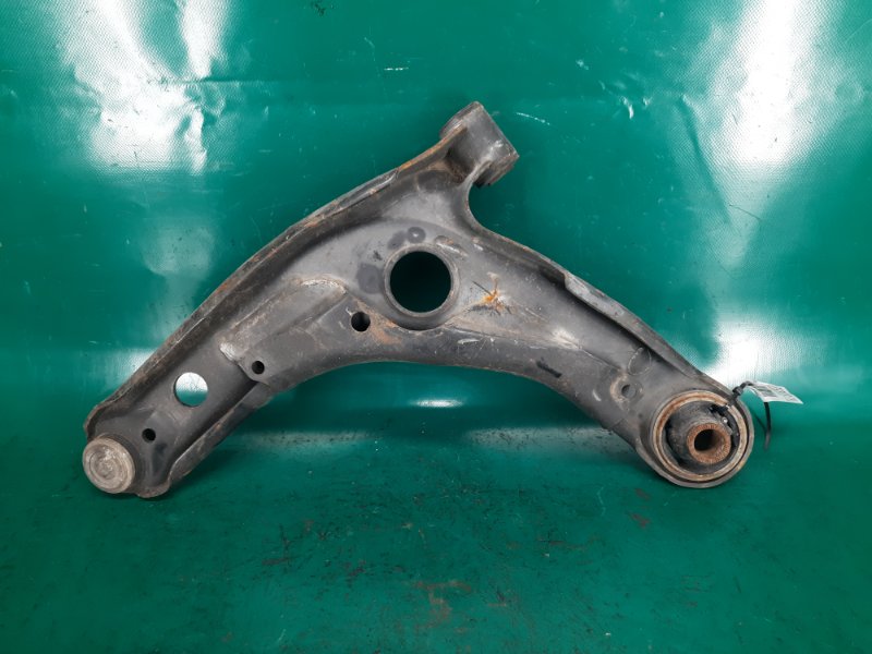 Рычаг передней подвески нижний правый YARIS 05–11 2008 Хэтчбек 1.5 1NZ-FE