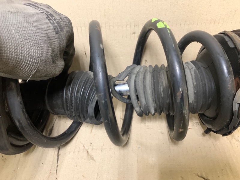 Амортизатор передний правый HIGHLANDER 01-07 2002 Внедорожник 3.0 1MZFE Амортизатор передний правый HIGHLANDER 01-07 2002 Внедорожник 3.0 1MZFE