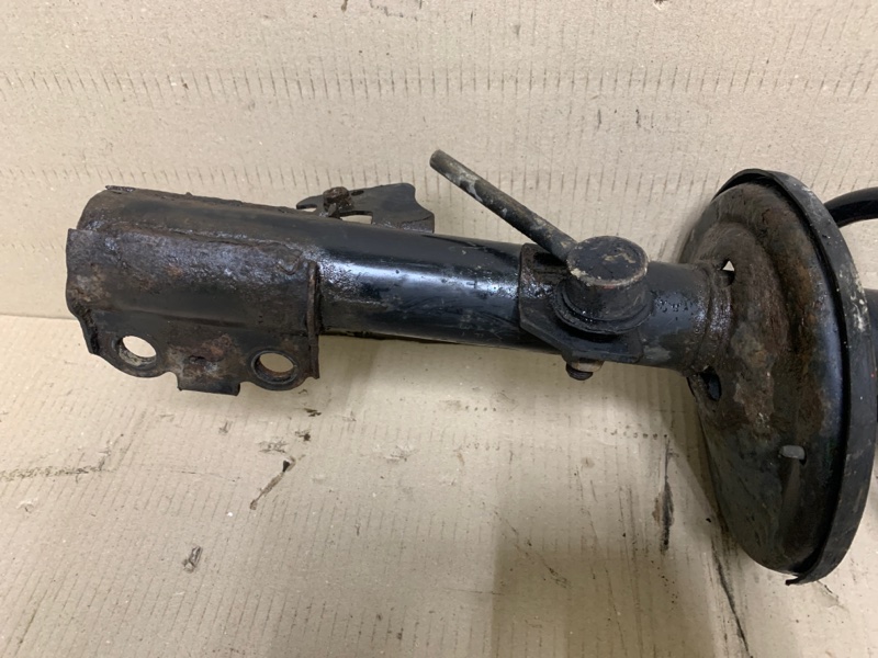 Амортизатор передний правый HIGHLANDER 01-07 2002 Внедорожник 3.0 1MZFE Амортизатор передний правый HIGHLANDER 01-07 2002 Внедорожник 3.0 1MZFE