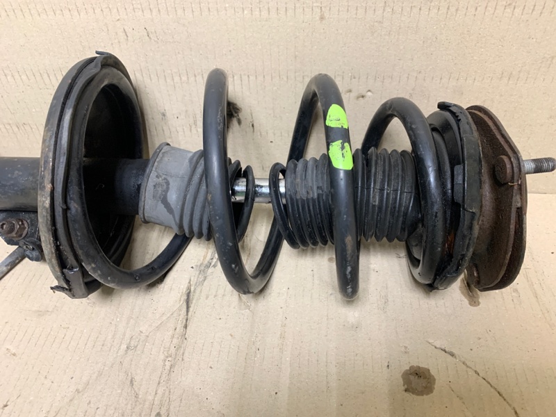 Амортизатор передний левый HIGHLANDER 01-07 2002 Внедорожник 3.0 1MZFE