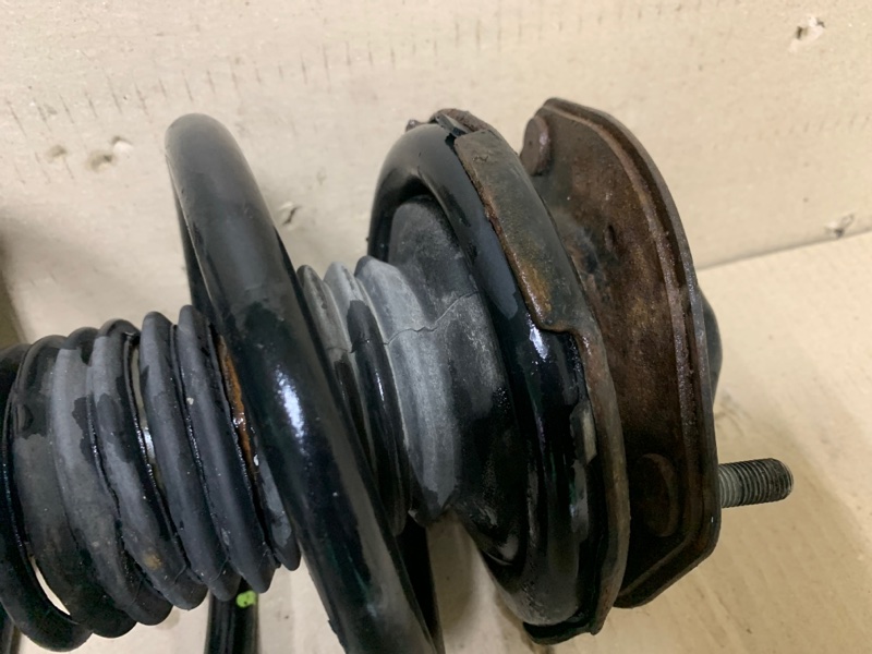 Амортизатор передний левый HIGHLANDER 01-07 2002 Внедорожник 3.0 1MZFE