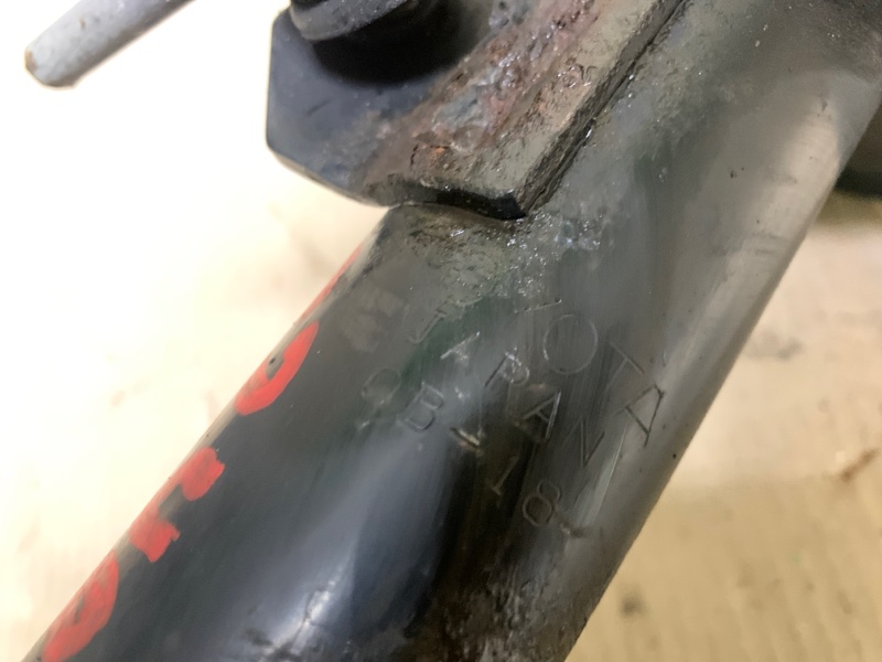 Амортизатор передний левый HIGHLANDER 01-07 2002 Внедорожник 3.0 1MZFE