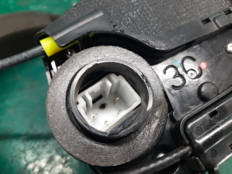 Замок двери задний правый GS350 GS300 05-11 2009 Седан 3.5