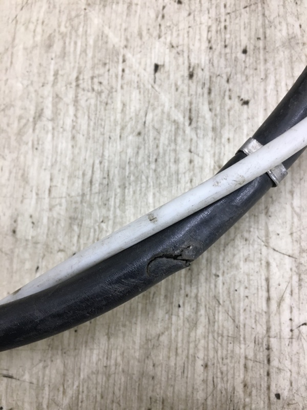 Трос стояночного тормоза PASSAT B7 11-15 2012 A32 2.5 CBUA