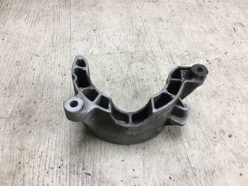 Кронштейн генератора PORSCHE CAYENNE 10-18 958 4.8 M48.02 Кронштейн генератора PORSCHE CAYENNE 10-18 958 4.8 M48.02