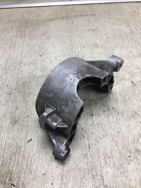 Кронштейн генератора CAYENNE 10-18 2010 958 4.8 M48.02 Кронштейн генератора CAYENNE 10-18 2010 958 4.8 M48.02