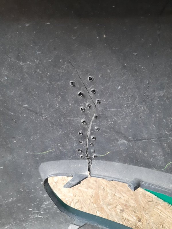 Бампер передний 3 BK 03-08 2008 Хэтчбек 2.3 L3