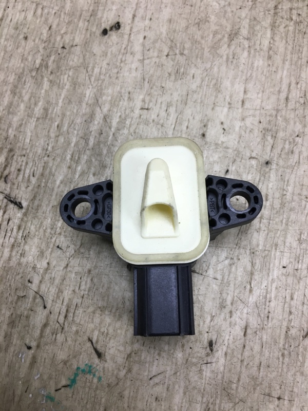 Датчик удара FORD FOCUS 10-18 CB8 2.0 XQDA Датчик удара FORD FOCUS 10-18 CB8 2.0 XQDA