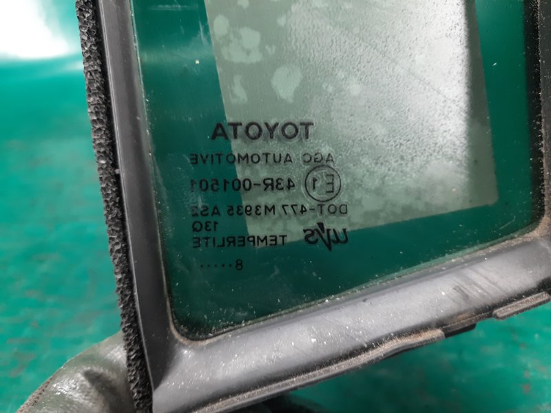 Стекло двери глухое переднее левое TOYOTA YARIS 05–11 Хэтчбек 1.5 1NZ-FE