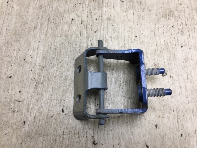 Петля крышки багажника левая FORD FOCUS 10-18 2017 CB8 2.0 XQDA CP9Z-5842901-A Б/У