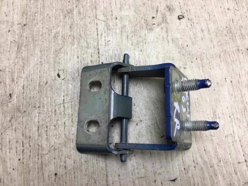 Петля крышки багажника правая FORD FOCUS 10-18 2017 CB8 2.0 XQDA CP9Z-5842900-A Б/У