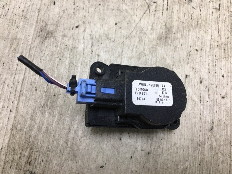 Моторчик заслонки печки FORD FOCUS 10-18 2017 CB8 2.0 XQDA AV6Z19E616A Б/У