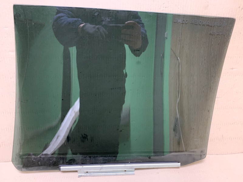 Стекло двери заднее правое HIGHLANDER 01-07 2002 Внедорожник 3.0 1MZFE