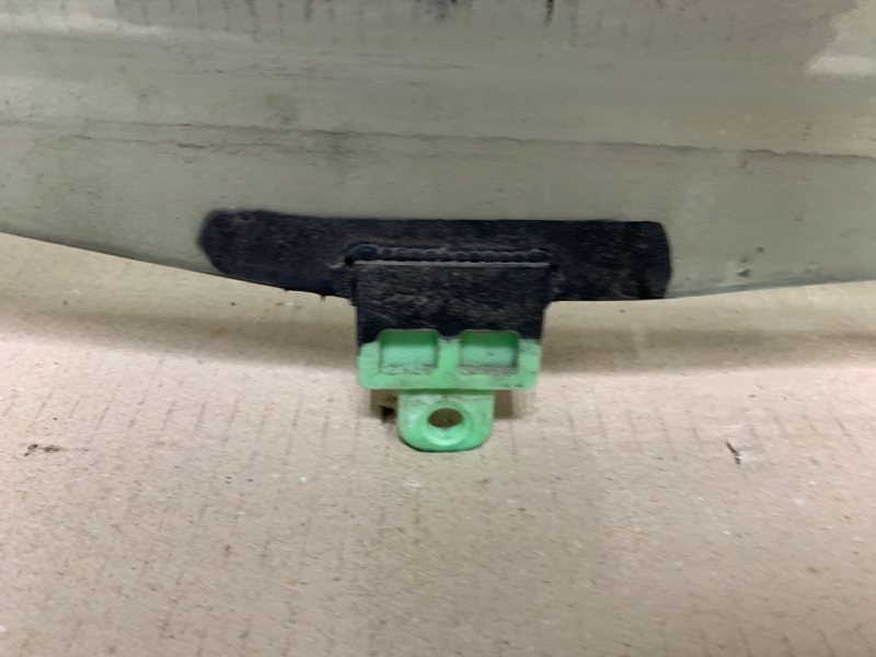 Стекло двери переднее правое HIGHLANDER 01-07 2002 Внедорожник 3.0 1MZFE