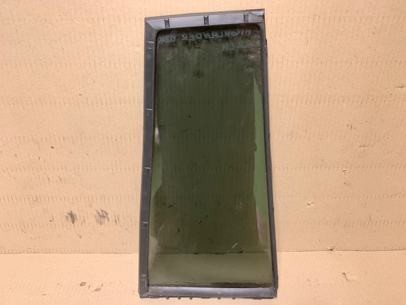 Стекло двери глухое заднее левое HIGHLANDER 01-07 2002 Внедорожник 3.0 1MZFE