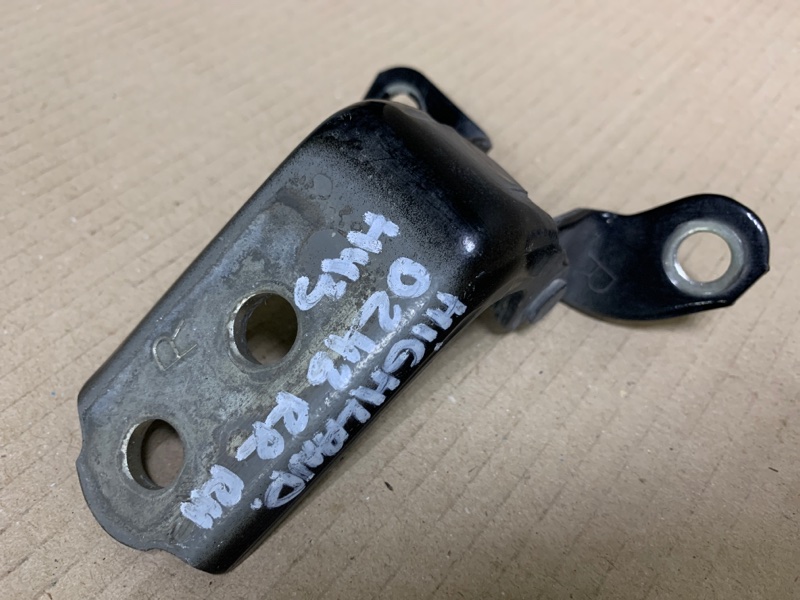 Петля двери нижняя задняя правая TOYOTA HIGHLANDER 01-07 2002 Внедорожник 3.0 1MZFE 68770-60030 Б/У