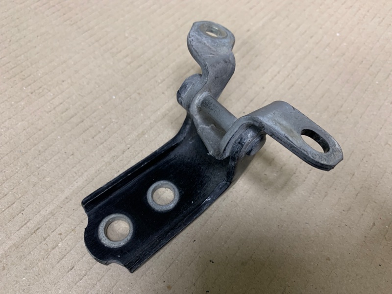 Петля двери нижняя задняя правая TOYOTA HIGHLANDER 01-07 Внедорожник 3.0 1MZFE