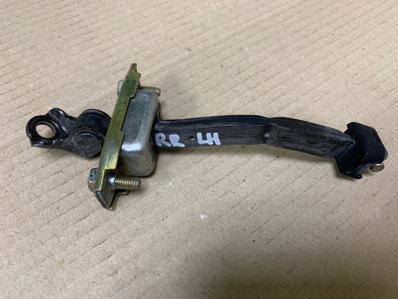 Запчасть ограничитель двери задний левый TOYOTA HIGHLANDER 01-07 2002 Внедорожник 3.0 1MZFE 68640-48010 Б/У Ограничитель двери задний левый TOYOTA HIGHLANDER 01-07 2002 Внедорожник 3.0 1MZFE 68640-48010 Б/У