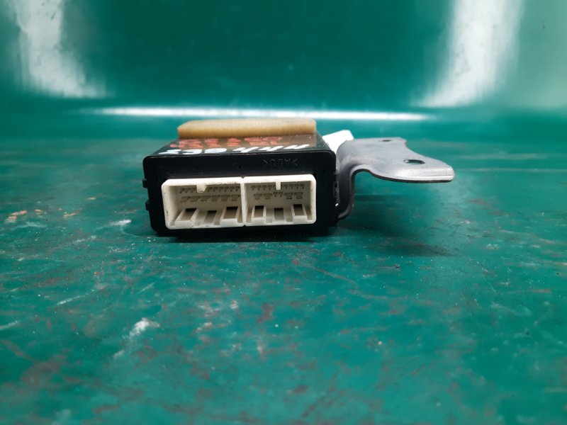 Блок комфорта задний левый GS350 GS300 05-11 2009 Седан 3.5