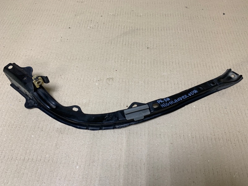 Кронштейн переднего бампера (под фарой) правый TOYOTA HIGHLANDER 01-07 2002 Внедорожник 3.0 1MZFE 52061-48010 Б/У