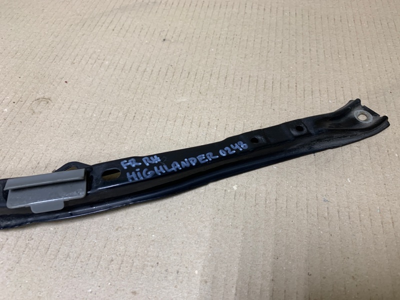 Кронштейн переднего бампера (под фарой) правый HIGHLANDER 01-07 2002 Внедорожник 3.0 1MZFE