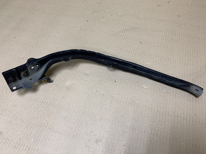 Кронштейн переднего бампера (под фарой) правый HIGHLANDER 01-07 2002 Внедорожник 3.0 1MZFE