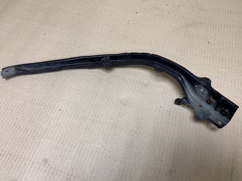 Кронштейн переднего бампера (под фарой) левый HIGHLANDER 01-07 2002 Внедорожник 3.0 1MZFE