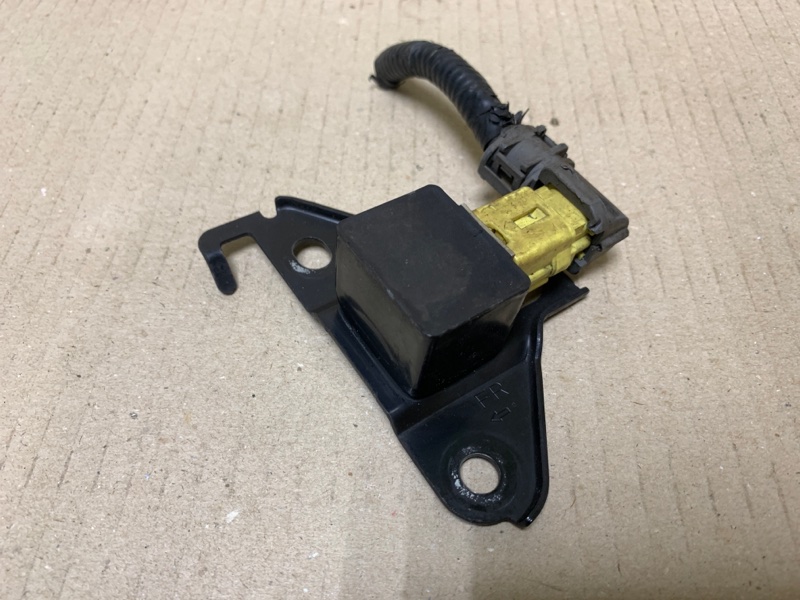 Запчасть датчик удара передний правый TOYOTA HIGHLANDER 01-07 2002 Внедорожник 3.0 1MZFE 89173-49265 Б/У Датчик удара передний правый TOYOTA HIGHLANDER 01-07 2002 Внедорожник 3.0 1MZFE 89173-49265 Б/У