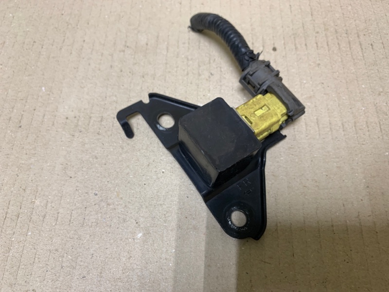 Датчик удара передний правый HIGHLANDER 01-07 2002 Внедорожник 3.0 1MZFE Датчик удара передний правый HIGHLANDER 01-07 2002 Внедорожник 3.0 1MZFE